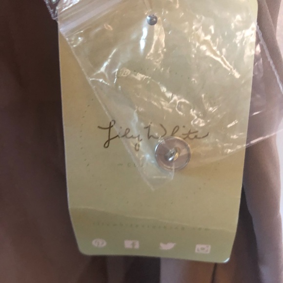 💙 NWT LILY WHITE TOP BLOUSE - Picture 4 of 11